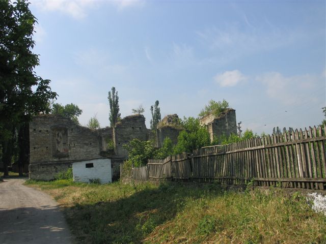 Ruina_synagogi_w_Raszkowie